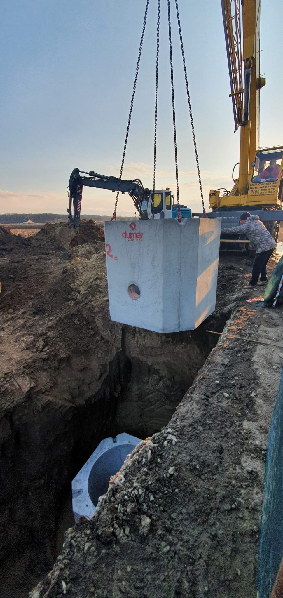 Coborâre cămin beton prefabricat cu macaraua